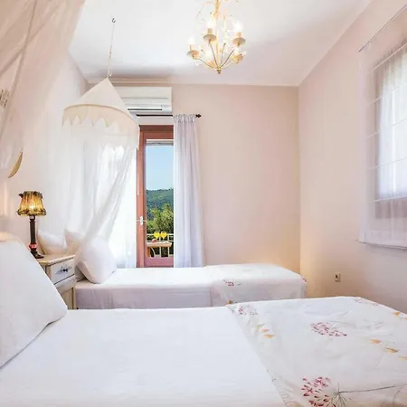 Agia Marina Sleeps 4 With Pool Air Con And Wifi Lefkáda