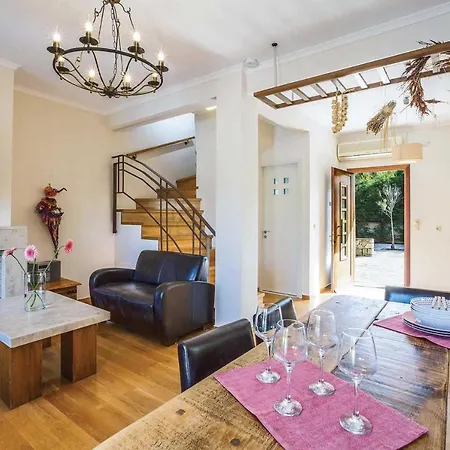 Villa Agia Marina Sleeps 4 With Pool Air Con And Wifi Lefkáda