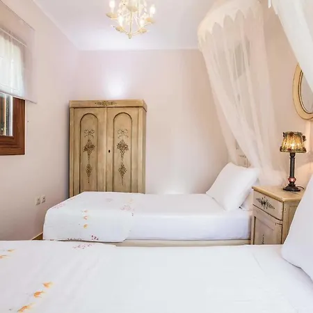 Agia Marina Sleeps 4 With Pool Air Con And Wifi